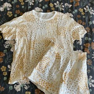 American Eagle Outfitters White and Yellow Short Sleeve Tee